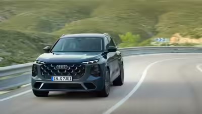 2026 audi q7 unveiled 299 hp diesel engine and captain seat option.jpg