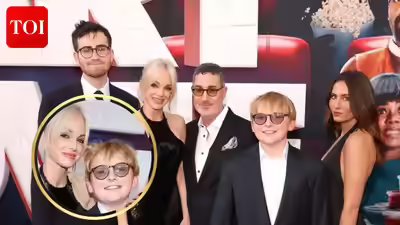 Anna faris joined by son jack pratt and family at scary movie 6 los angeles premiere.jpg