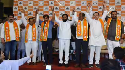 Eknath shinde with newly inducted mps.jpg