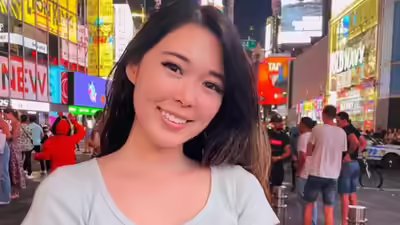 Extraemily nearly crashes during livestream admits mistake after scary driving moment.jpg