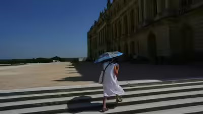 France sizzles in a week of punishing heat that is already causing deaths.jpg