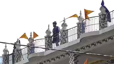 Group of nihangs storm gurudwara in rudraprayag.jpg