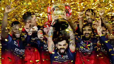 Kohli krunal 0406 ipl.jpg