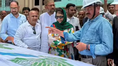 Mehbooba mufti in awantipora.jpg