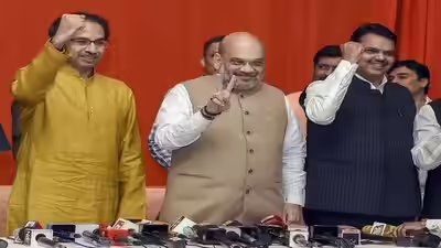 Mumbai bjp president amit shah flanked by shiv sena president uddhav thackeray .jpg