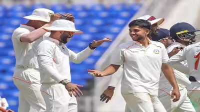 Nagpur vidarbha39s harsh dubey with teammates celebrates after taking the wicket.jpg