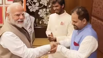 Panchayats binod aka ashok pathak recalls meeting pm narendra modi.jpg