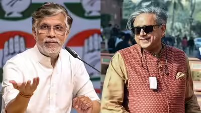 Pawan khera and shahi tharoor.jpg