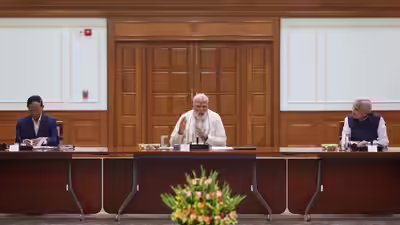 Pm modi chairs with members of the pm economic advisory council.jpg