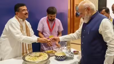 Suvendu adhikari jhalmuri to pm modi.jpg