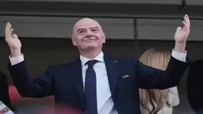1785103282 infantino says fifa will analyze using hydration breaks at future world cups.jpg