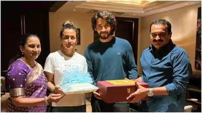 Bandla ganesh invites mahesh babu to daughters wedding meets varanasi star with family fb.jpg