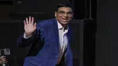 Bengaluru former world chess champion viswanathan anand during the felicitation.jpg