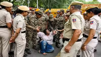 Delhi police shifts sonam wangchuk to hospital.jpg