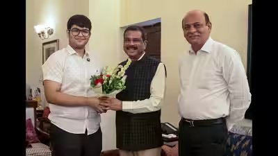 Dharmendra pradhan meets panshul bansal.jpg