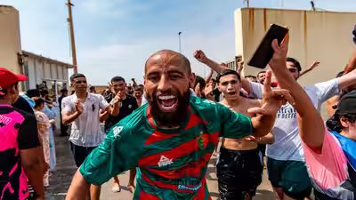 Migrants cross into spains ceuta enclave from morocco in photos.jpg