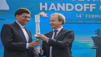 New delhi fide president arkady dvorkovich and chess legend viswanathan anand d.jpg