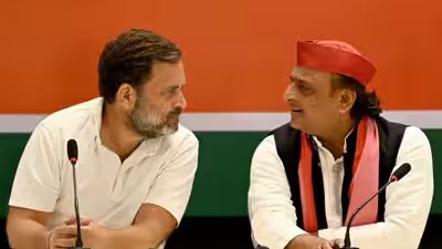 Rahul gandhi and akhilesh.jpg