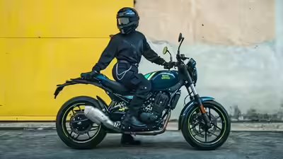 Royal enfield guerrilla 450 gets costlier check new prices.jpg