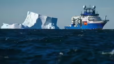 The research vessel conducting studies in the bellingshausen sea.jpg
