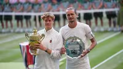 Zverev sinner 1307 ap.jpg