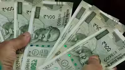 1786807060 rupee vs dollar.jpg