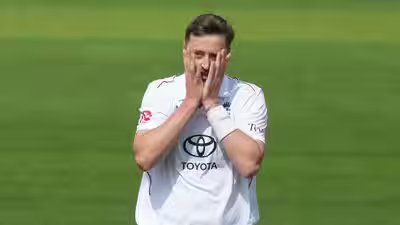1788109464 ollie robinson.jpg