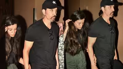 Hrithik saba 1.jpg
