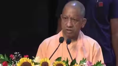 National handloom day yogi adityanath salutes artisans recalls swadeshi movements legacy.jpg