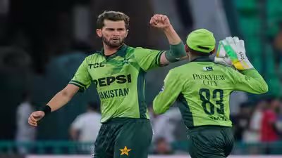 Pakistan beats australia by four wickets to clinch odi series 2 1.jpg