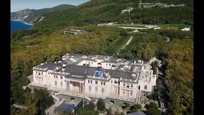 Putins palace credit east2west news.jpg