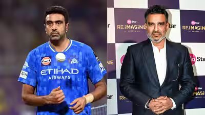 R ashwin and sanjay manjrekar.jpg