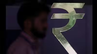 Rupee weakens against us dollar.jpg