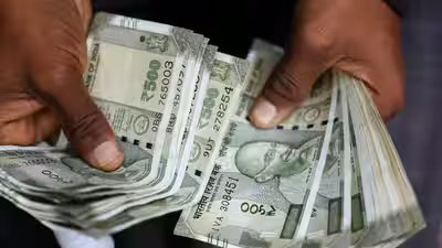 Three times as many rupee banknotes in circulation as us dollar bills.jpg
