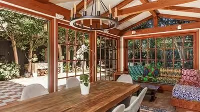 Tour fleas malibu home.jpg