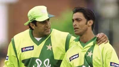 Wasim akram shoaib akhtar.jpg