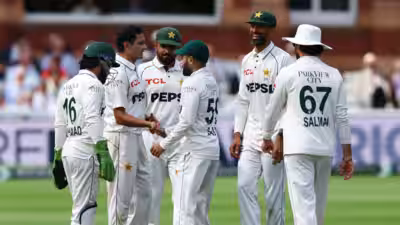 Pakistans mohammad abbas celebrates with teammates reuters.jpg